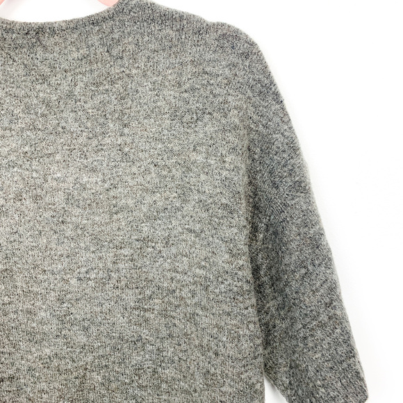 Cynthia Rowley Short Sleeve V-Neck Gray Sweater - Picture 8 of 9